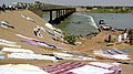 Pont sur le Sénégal et ancienne chaussée submersible (2005).