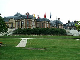 Kasteel, thans gemeentehuis