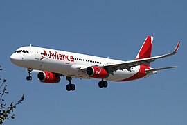 Airbus A321-231 w barwach linii Avianca lądujący w Porcie lotniczym Los Angeles