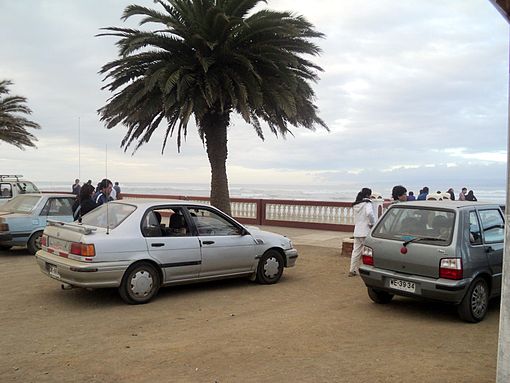 Many people went to look at the sea's behavior, at Agustín Ross Balcony, as can be seen on the photograph. Image: Diego Grez.