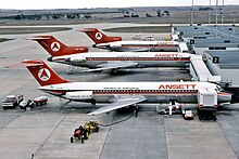 Un McDonnell Douglas DC-9 (al frente), un Boeing 727-200 (detrás) y un Boeing 727-100 (al fondo) de Ansett en el Aeropuerto Internacional Tullamarine de Melbourne (1976)