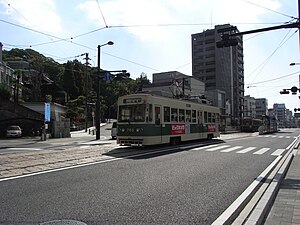 比治山下付近に走行する700形