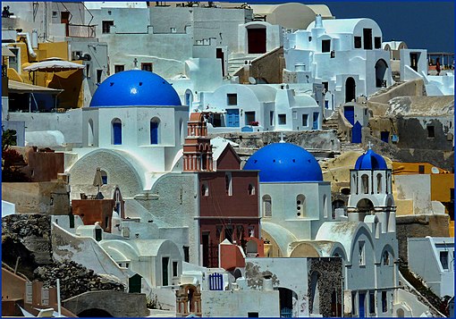 Greek blue, Santorini Forme rotonde e colori a Oia - panoramio.jpg