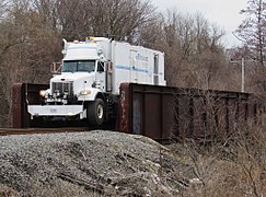 Zweiwege-Peterbilt in Washington Mills, New York