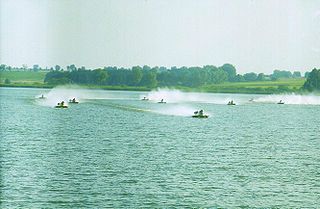 <span class="mw-page-title-main">Hydroplane racing</span> Sport involving racing hydroplanes on lakes and rivers