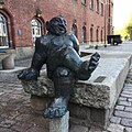 Skulptur Guter Hausgeist am Opernhaus (Tauno Kangro, 2002)