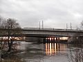 Eisenbahnbrücke, dahinter die A3-Autobahnbrücke