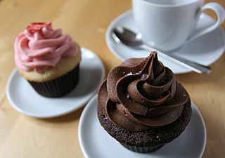 <span class="mw-page-title-main">Cupcake</span> Small single-serving cake, often frosted