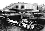 Thumbnail for File:Bundesarchiv Bild 183-1985-0415-029, Berlin, Palasthotel, Schubschiff auf Spree.jpg