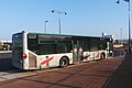 Un bus du réseau TICE à l'arrêt dans la gare routière de Corbeil-Essonnes.