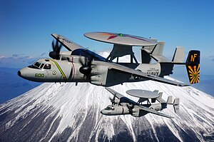 Dva E-2C Hawkeye nad horou Fudži