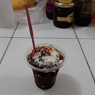 <span class="mw-page-title-main">Iskrambol</span> Filipino frozen dessert