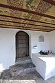 English: Church portal and panel ceiling at the porch Deutsch: Kircheneingang und Paneeldecke in der Vorhalle