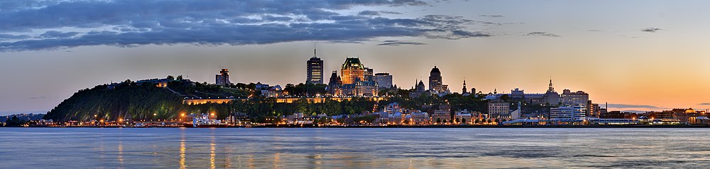 Panorama over Quebec vanaf Lévis bij zonsondergang
