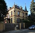 Villa mit Einfriedung