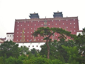 Le temple de Putuo Zongcheng de Chengde, construit au XVIIIe siècle sous Qianlong.