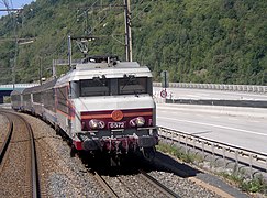 Croisant la CC 6572 pour Modane à Saint-Michel-de-Maurienne en août 2004.