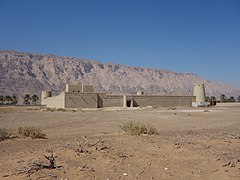 Jebel Hafeet, Omanın Əl Buraimi Qubernatorluğu ilə cənub sərhədi yaxınlığındakı Mezyad qalasından görünüşü[24]
