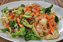 Noodle stir fry with chicken, shrimp, and broccoli (18471621051).jpg