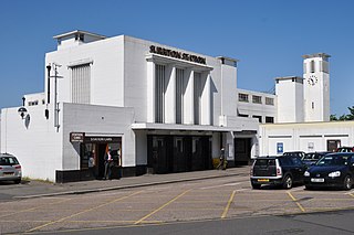 <span class="mw-page-title-main">Surbiton railway station</span> National Rail station in London, England