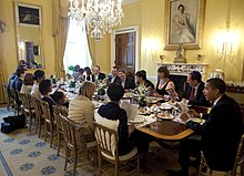 Barack Obama hosts a Seder dinner 2009.jpg