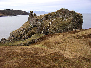 <span class="mw-page-title-main">Dunscaith Castle</span> Castle in Highland, Scotland, UK