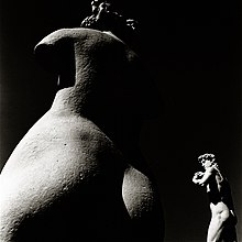 Foto di sculture a Firenze, anche il David di Michelangelo, reinterpretata da Augusto De Luca, uno dei giovani fotografi che espose al Diaframma di Milano