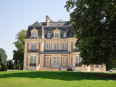 Le château de Limours.