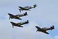 Zachowane w stanie zdatnym do lotu myśliwce II wojny światowej, od góry: niemiecki Bf-109, dwa brytyjskie Spitfire'y i brytyjski Hawker Hurricane (17 lipca 2010 roku)