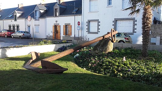 Ancre supposée avoir appartenu au vaisseau l'Éveillé, exposée devant la Mairie de La Turballe. Ancre pêchée à l'entrée de la Vilaine en août 1969 par le patron Yvon Joncour, et l'équipage du chalutier de La Turballe Dohé. Don de Monsieur Louis Mabo.