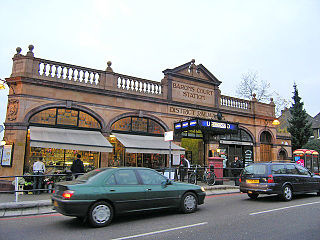 <span class="mw-page-title-main">Barons Court tube station</span> London Underground station