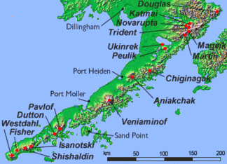 Alëutenkette auf der Alaska-Halbinsel mit einigen Vulkanen