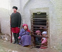 Vue d'un zindan (prison souterraine en persan) et ses prisonniers (peut-être le sinistre zindan de Boukhara), entre 1905 et 1915