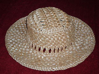 <span class="mw-page-title-main">Straw hat</span> Hat made of straw