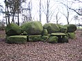 rekonstruiertes Megalithgrab im Ortsteil Ottendorf, neben dem Wegewitzstein