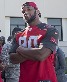 Howard with the Tampa Bay Buccaneers in 2018 OJ Howard (cropped).jpg