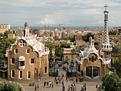 Parc Güell (vänster) och Museu Nacional d'Art de Catalunya (höger).