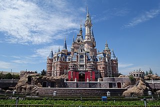 <span class="mw-page-title-main">Enchanted Storybook Castle</span> Castle at Shanghai Disneyland