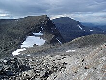 Les roches sombres de Södra Sytertoppen.