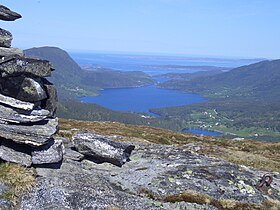 Le Foldjorden, au centre de l'île