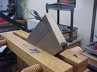 <span class="mw-page-title-main">Bindery</span> Place to make books and book packaging