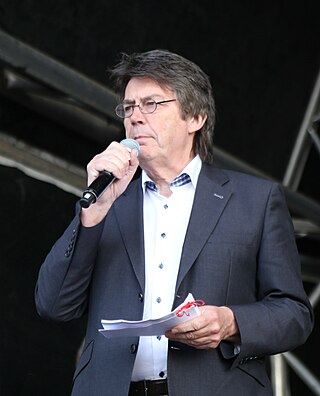 <span class="mw-page-title-main">Mike Read</span> English radio presenter and musician (born 1947)