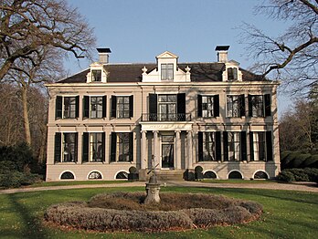 Het landhuis Schaep en Burgh in 's-Graveland, dat gebruikt werd als het kasteel van de baron en van barones van Troetelaer tot Stoethaspel