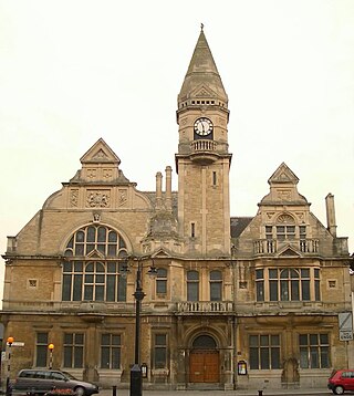 <span class="mw-page-title-main">Trowbridge</span> County town of Wiltshire, England