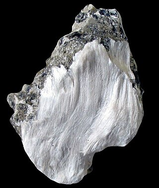 <span class="mw-page-title-main">Asbestos</span> Carcinogenic fibrous silicate mineral