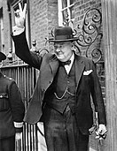 Winston Churchill, prim-ministru al Regatului Unit, laureat Nobel