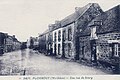 Ploërdut ː une rue du bourg vers 1920 (carte postale).