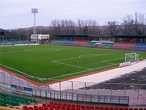 Das renovierte Poladi-Stadion mit Kunstrasenfläche