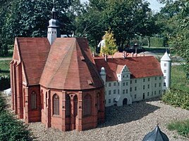 Model af Schloss Dargun og klosterkirke, der blev lagt i ruiner under 2. verdenskrig