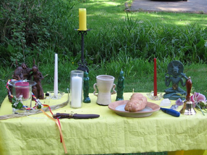 An altar with candles, chalice, and athame Wiccan altar (0).png